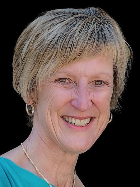 Stella-Portrait-2-600x450-1